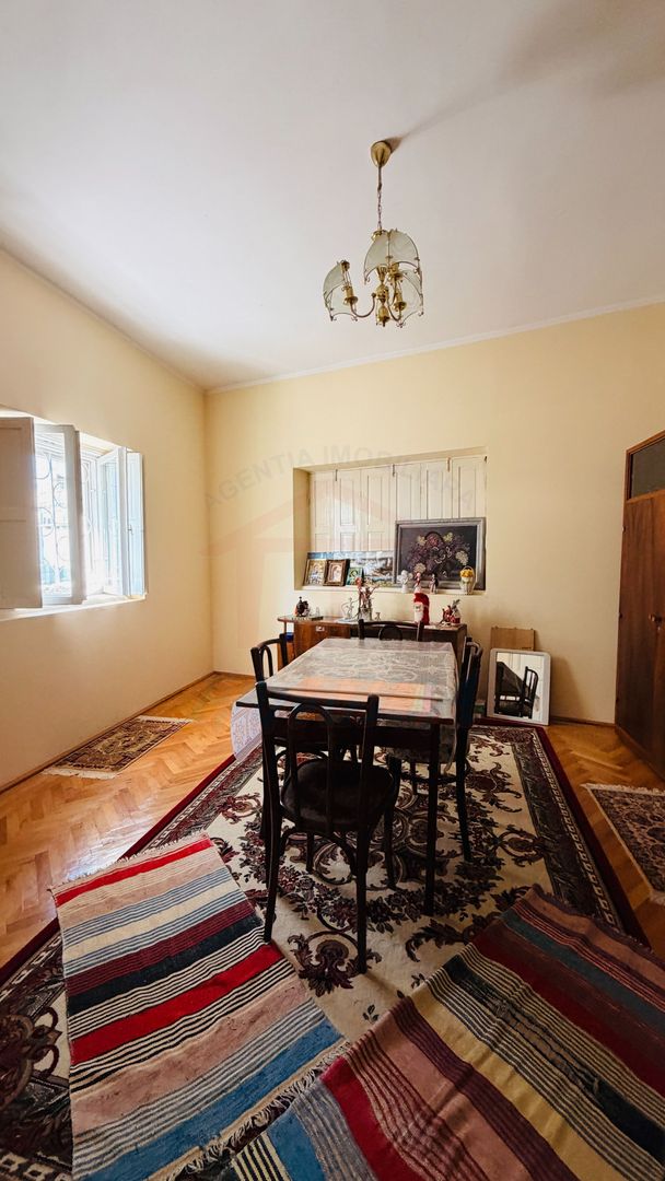 Casă boierească cu 4 camere in Galati, Zonă Piața Centrală, - Poză 4