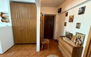 Apartament spațios de vânzare – Zona Școala 16 - Poză 7