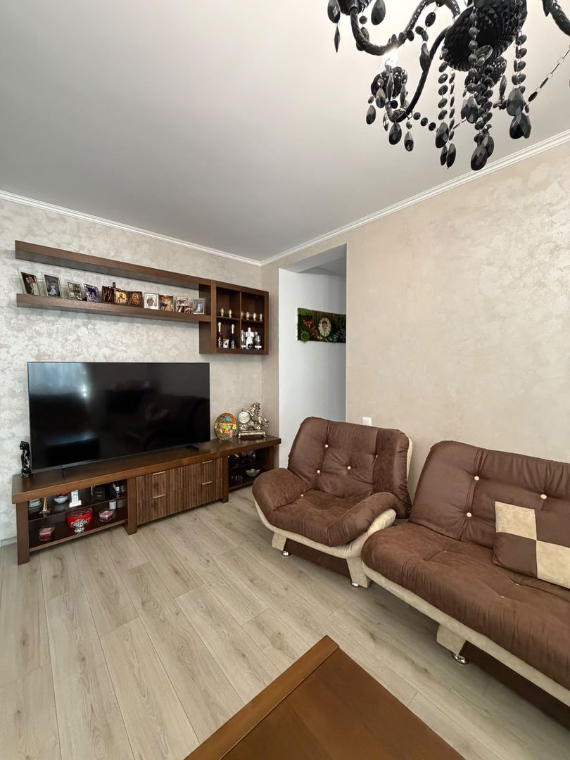 Apartament 3 camere, curte, boxa, parcare, Sub Cetate - Poză 21