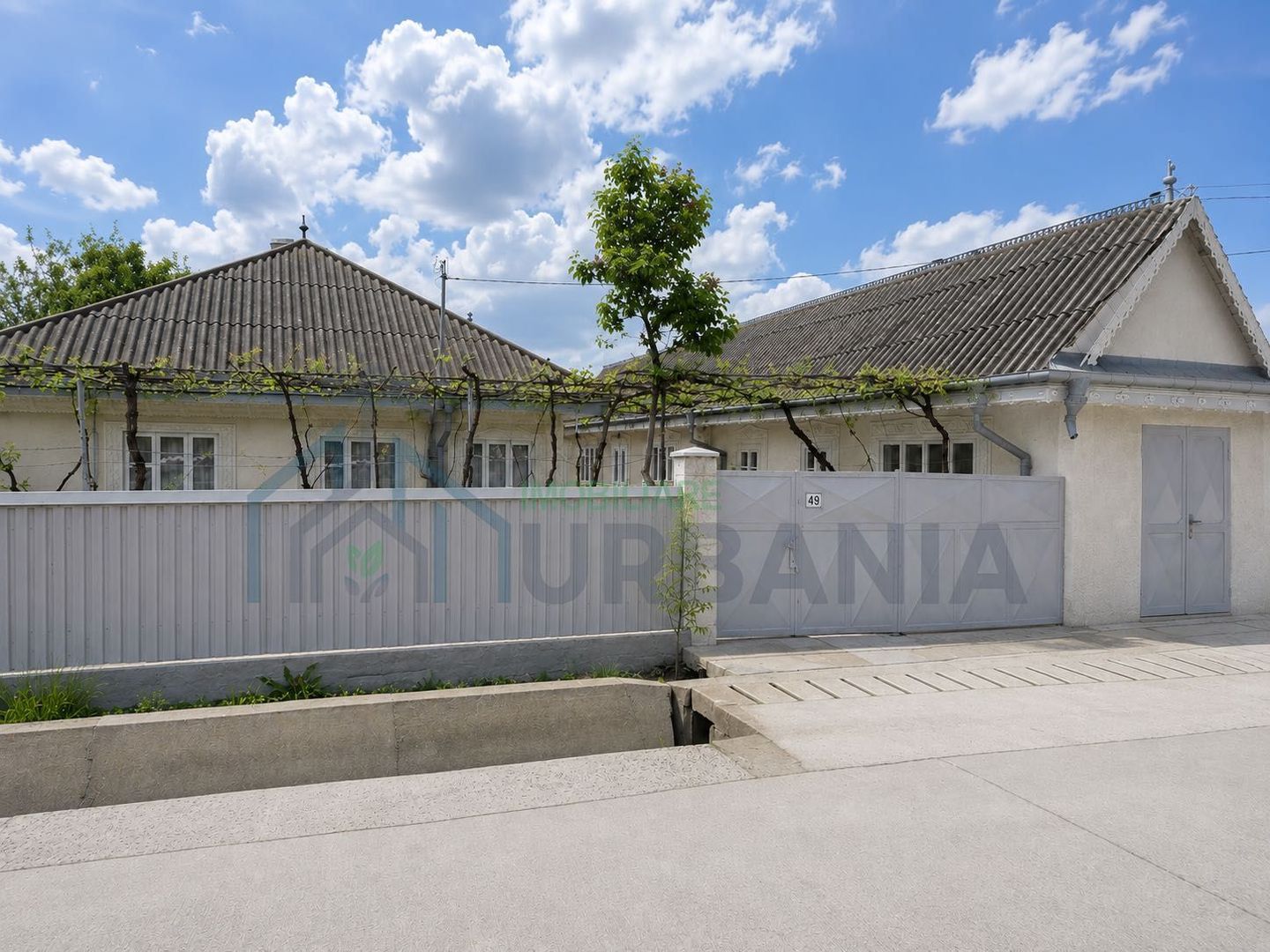 Proprietate completă de vânzare – 7 camere + gospodărie + teren 6000+ mp | Bratești - aproape de Pașcani și autostradă - Poză 1