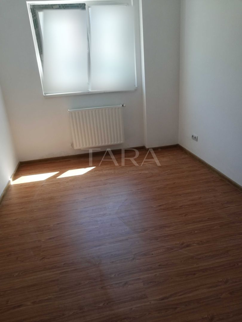 Apartament cu 3 camere vând an floresti - Poză 3