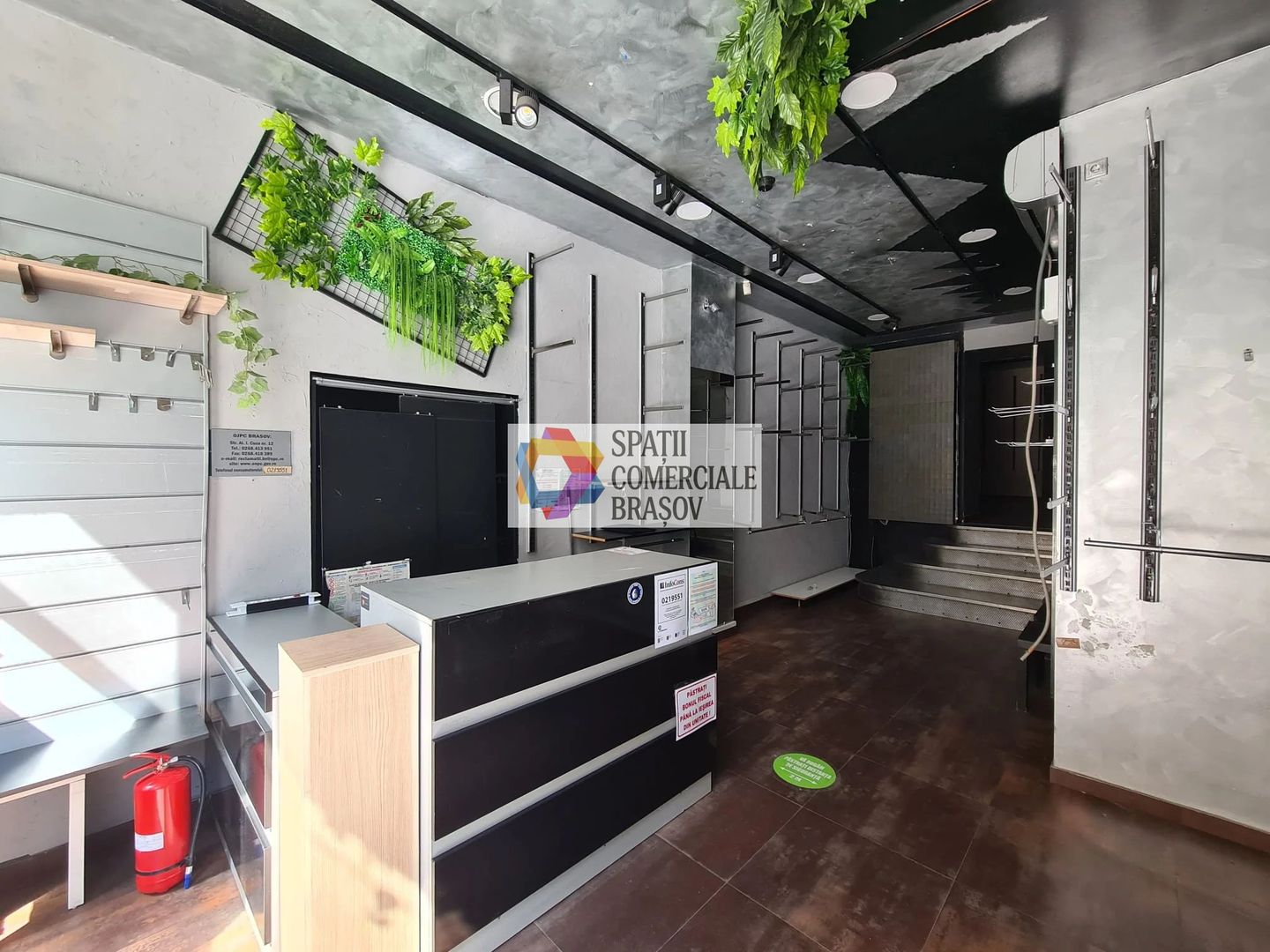Spatiu comercial ultracentral cu vad- 90 mp - Poză 2