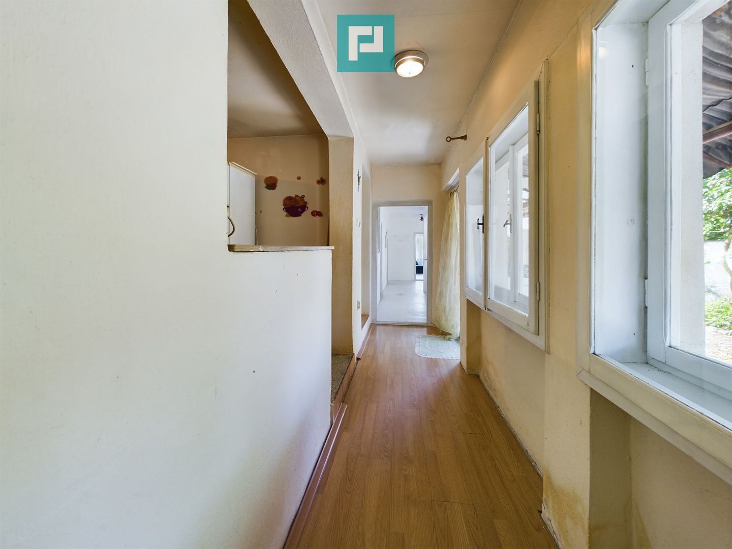 Casă cu 4 camere în Cruceni - Poză 5