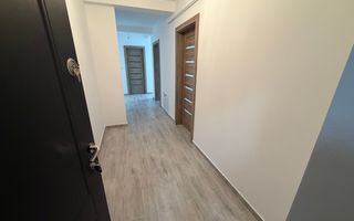 Etaj 2. Disponibil imediat. Decomandat. TVA 21% inclus in pret - Poză 3