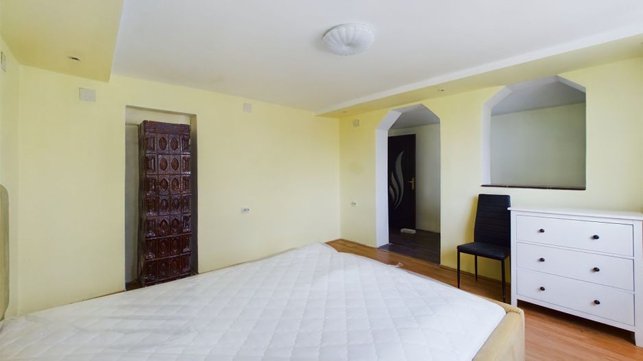 Casă cu 3 camere în Bujac - Poză 6