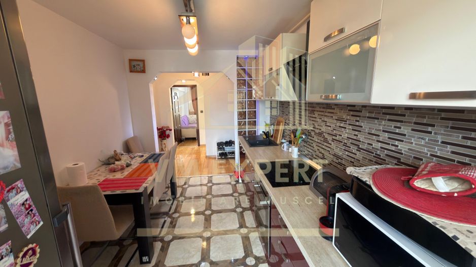 APARTAMENT 3 CAMERE ETAJ 3 VIȘOI CAMPULUNG - Poză 10