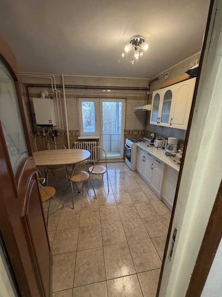 Inchiriere 4 camere zona Unirii centrală proprie vedere dublă - Poză 3