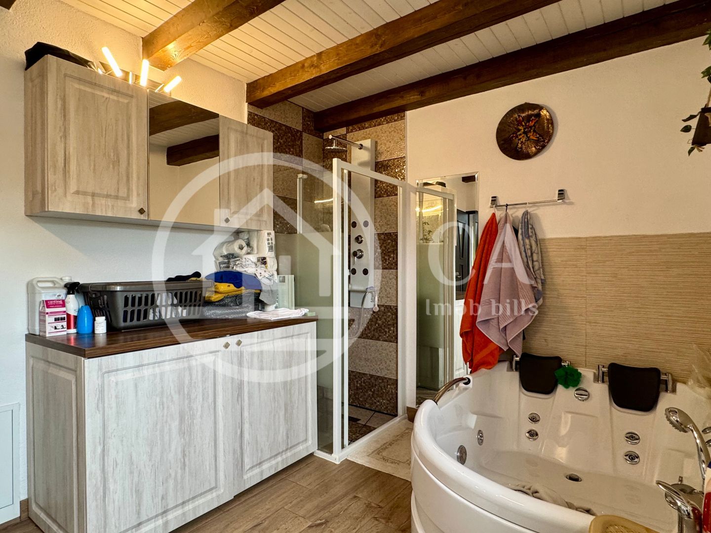 Casă de vânzare cu 6 camere in cartierul Tineretului, Oradea - Poză 16