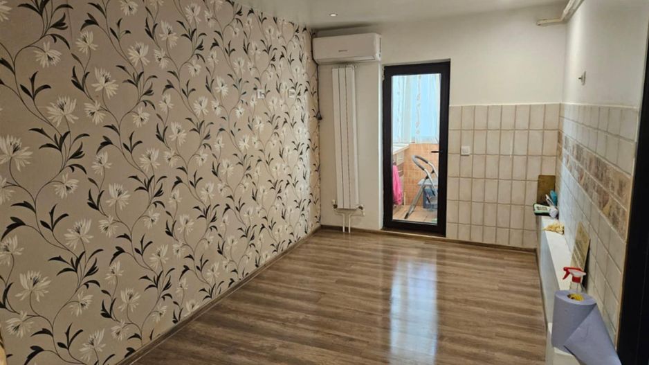 Apartament cu 3 camere, decomandate, etaj 4, zona FILATURII; - Poză 1