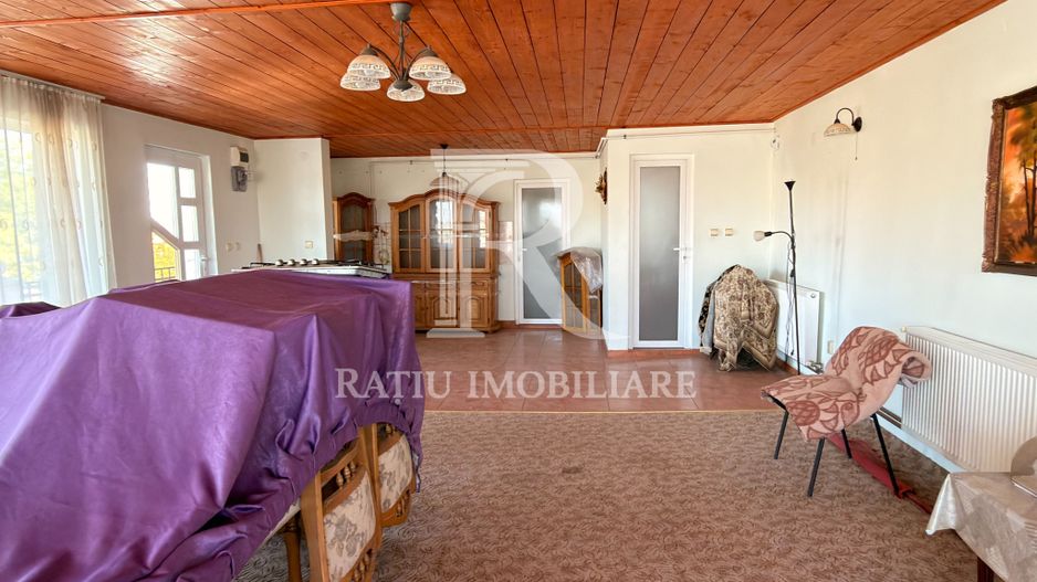 Casă cu spațiu comercial | Curte | Garaj | Parcare | Nojorid - Poză 10