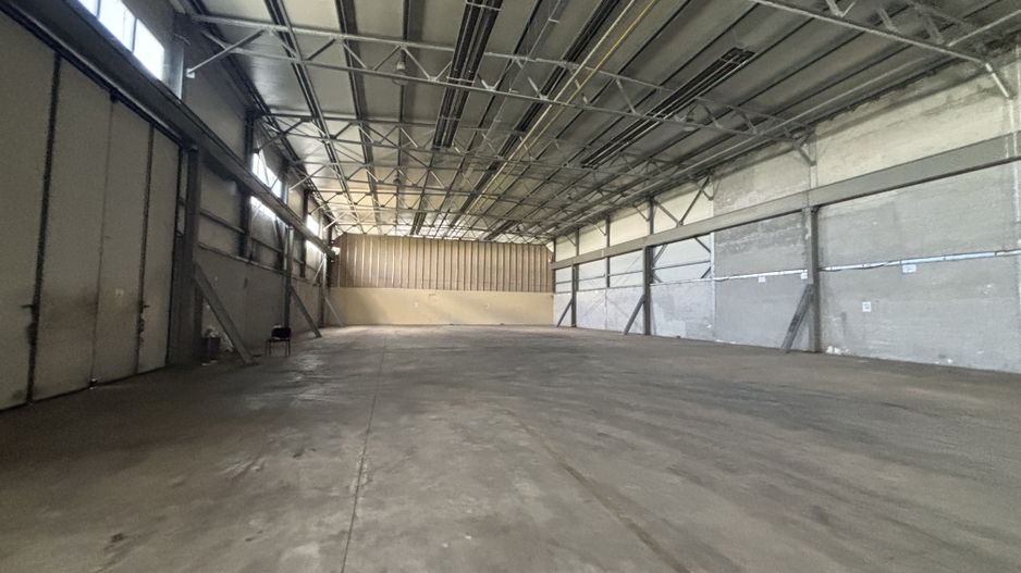 Depozit cu showroom de inchiriat de 1600 mp - Poză 22