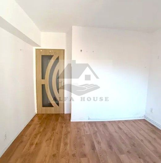 Apartament cu trei camere, zona Racadau 77 mp , etaj intermediar - Poză 1