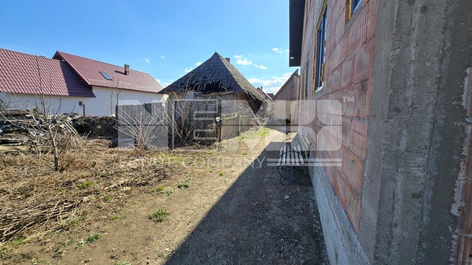 Casă la roșu la 165000 euro I Pe teren de 32 de ari I Măneuți - Poză 16