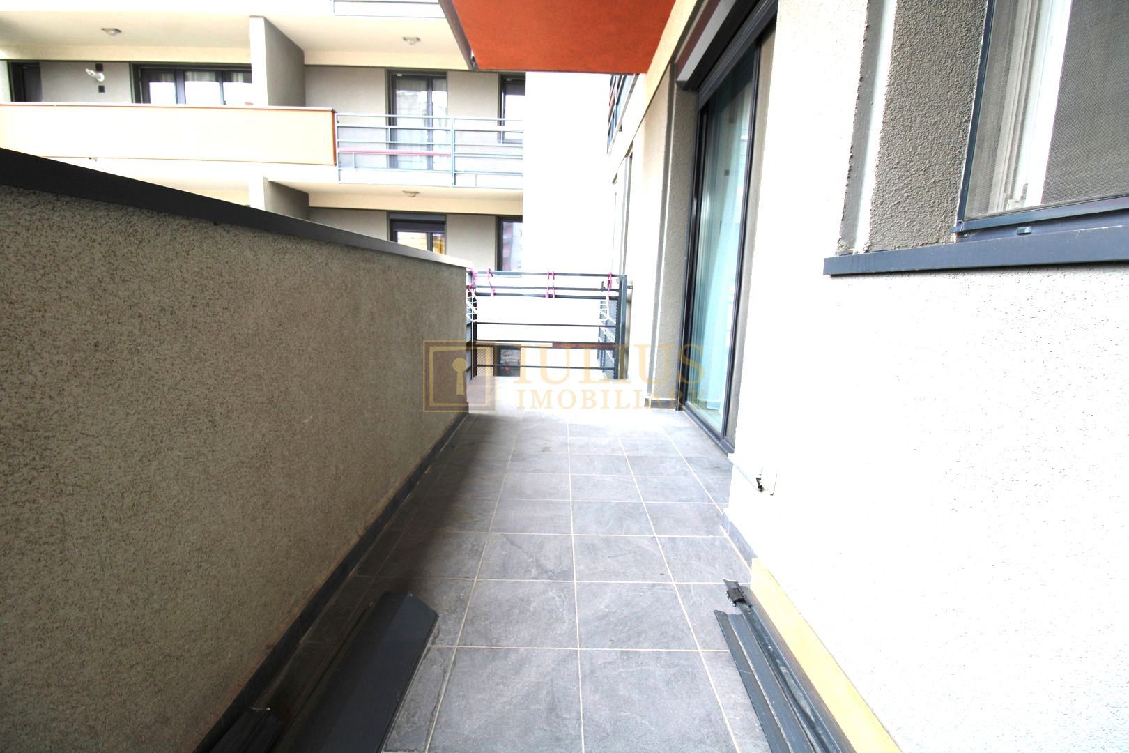 Apartament in Complexul Iris - Poză 6