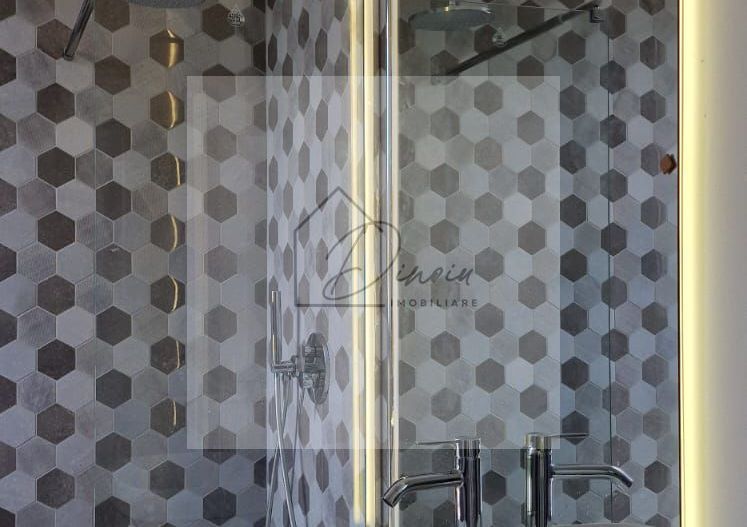 Vila de vanzare 5 camere ,4 bai, curte 85 mp zona Jollie Ville Pipera - Poză 15