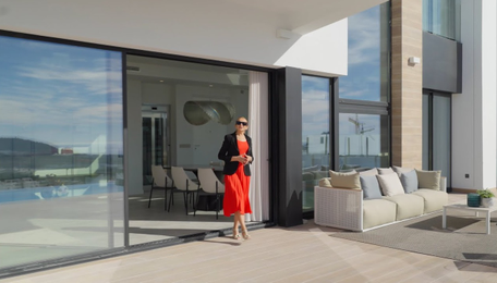 
    🔹 2. Acces la proprietăți exclusive
  