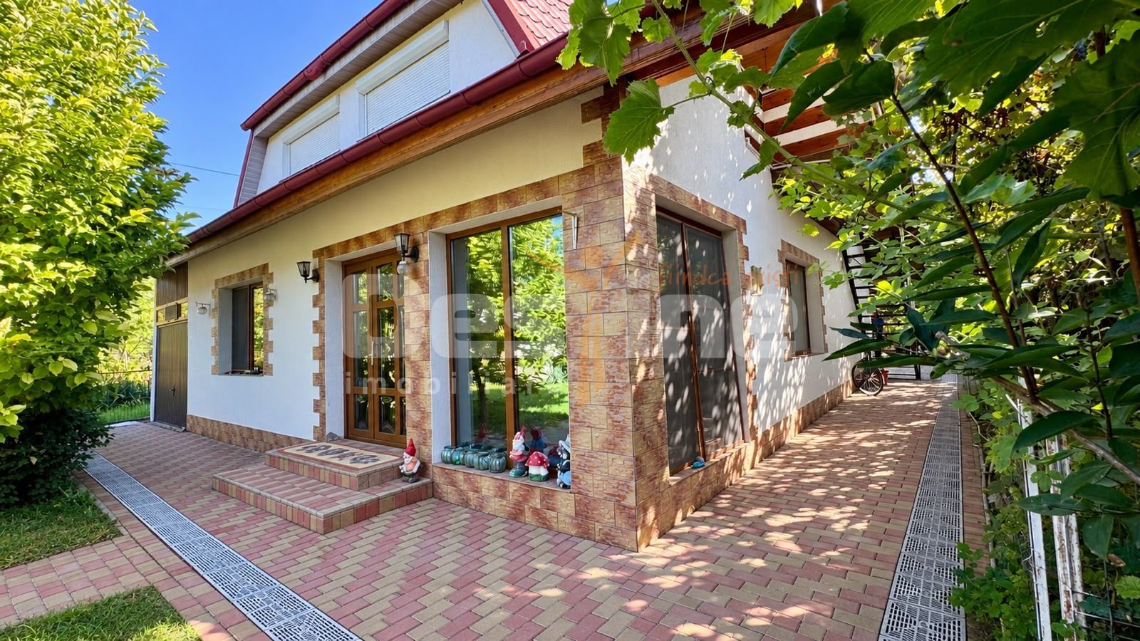 Casa spatioasa cu teren de 800 mp, Muntenii de Jos - 5 camere - Poză 1