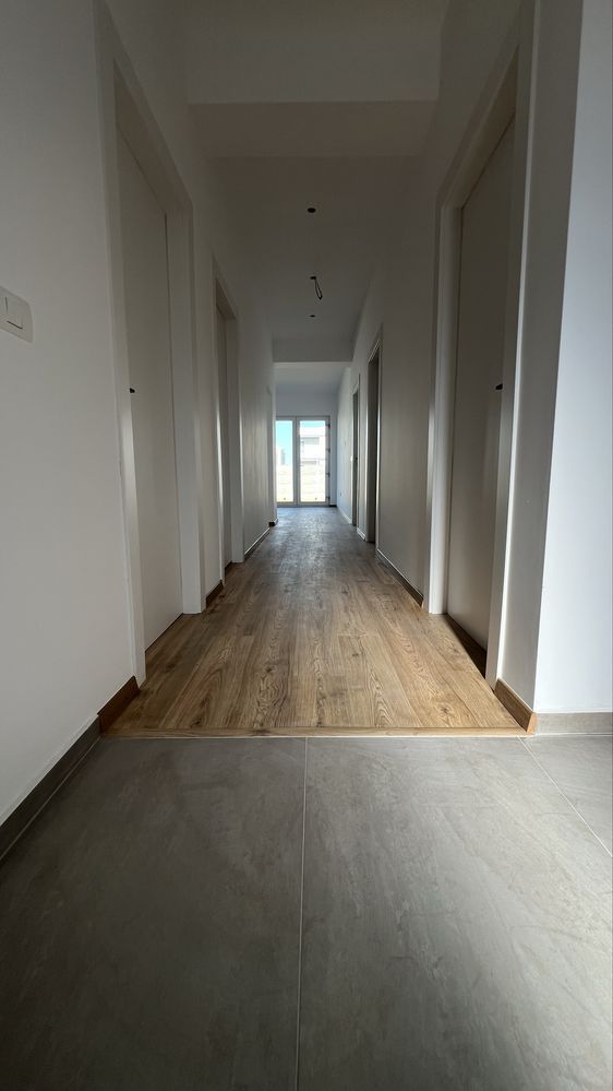 Casa cu 5 camere de vanzare in Nordul Bucurestiului - Poză 1