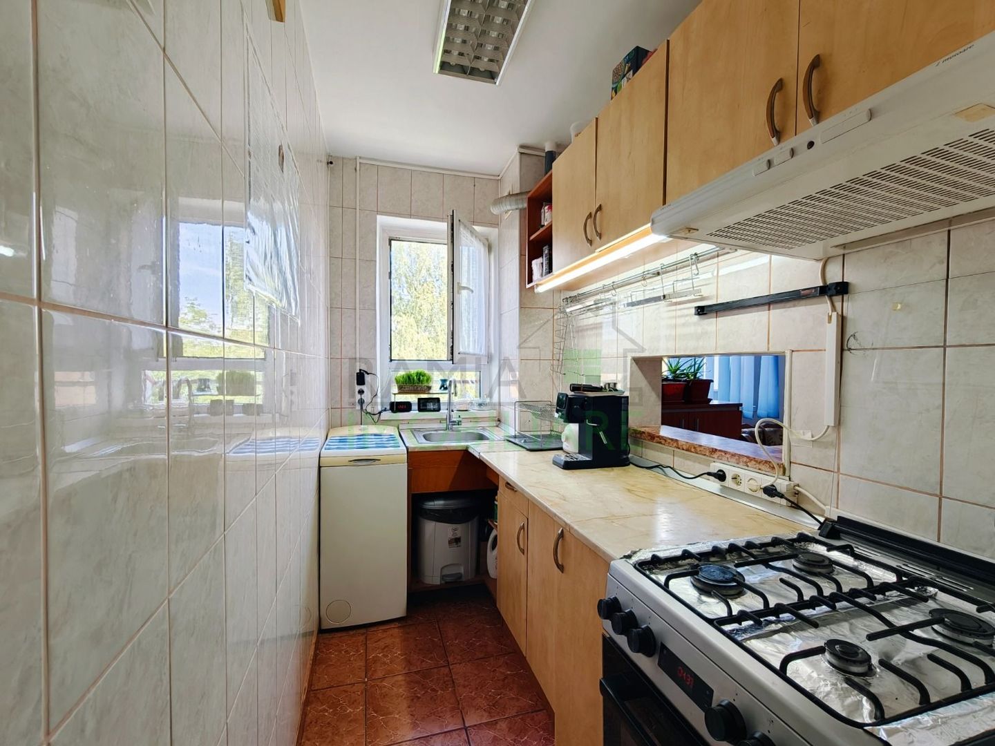 Apartament 3 camere, Cartierul Florilor, Boxă și parcare - Poză 8