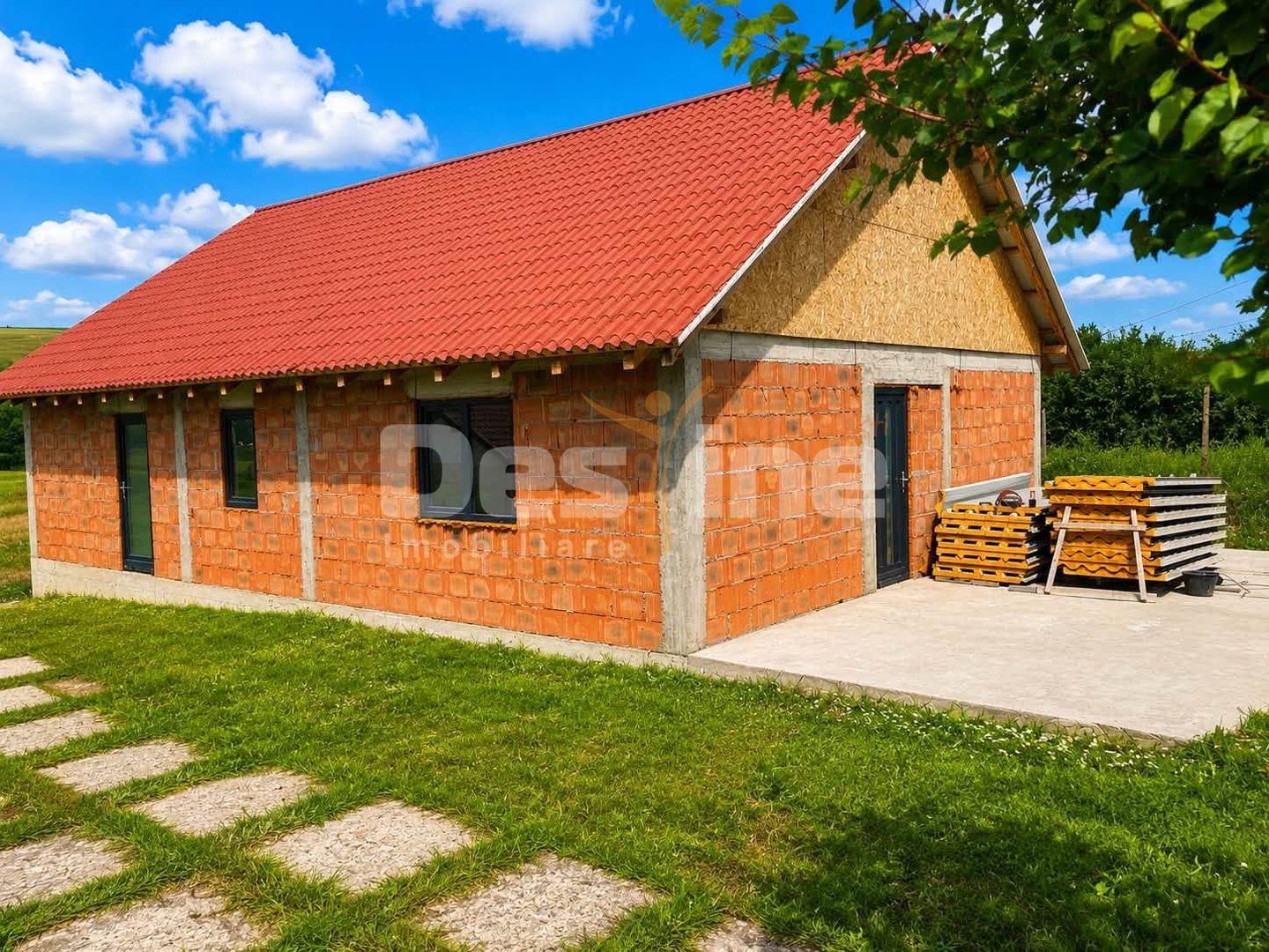 Constructie la rosu si teren 1000 mp, Zapodeni, Vaslui - Poză 2