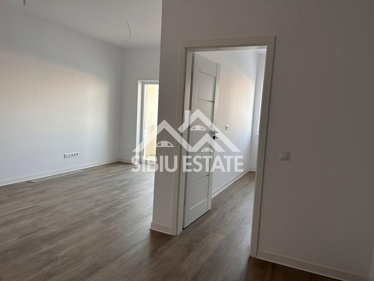 Garsoniera 41 mp, balcon bucatarie separata , intabulata zona Brana - Poză 15