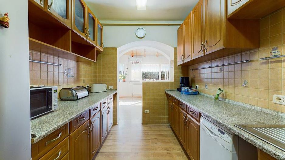 Casă generoasă în Grădiște - Poză 6