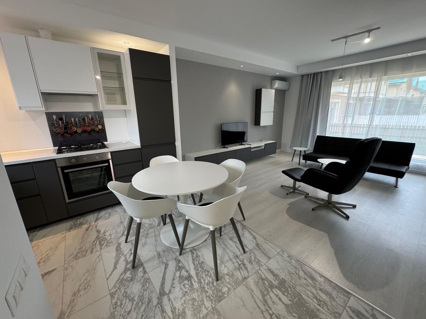 Vila noua cu mansarda Cosmopolis - Poză 1