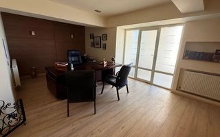 Imobil cu 8 camere, terasă de 60 mp, situat în centrul orașului - Poză 1