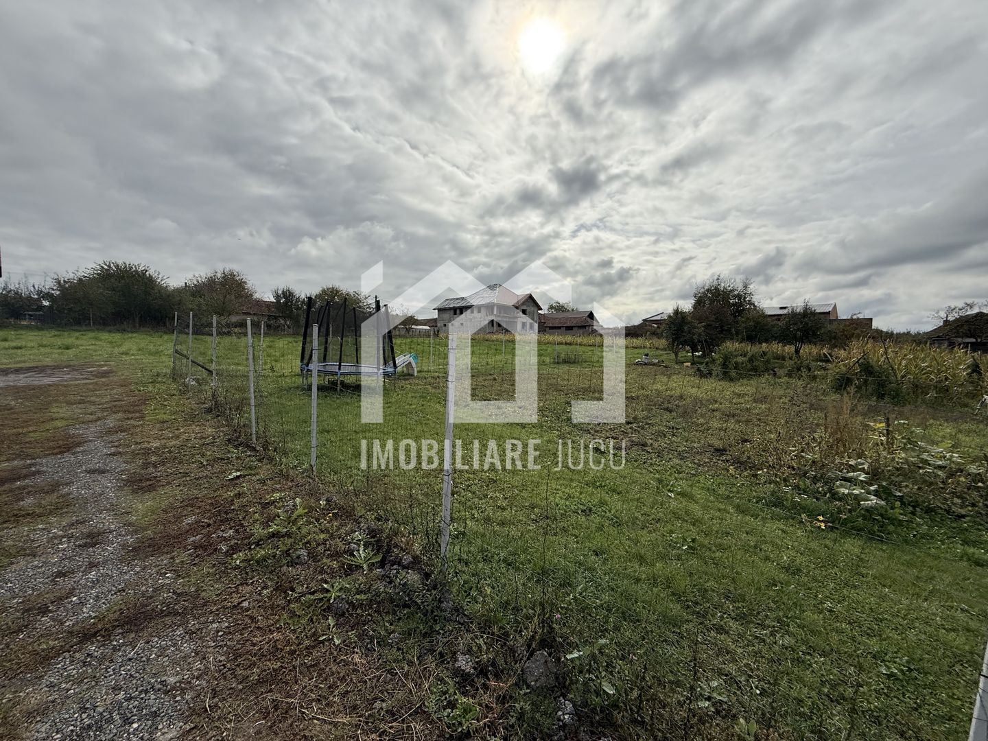 Teren intravilan autorizat pentru locuință individuală – Jucu de Sus - Poză 2