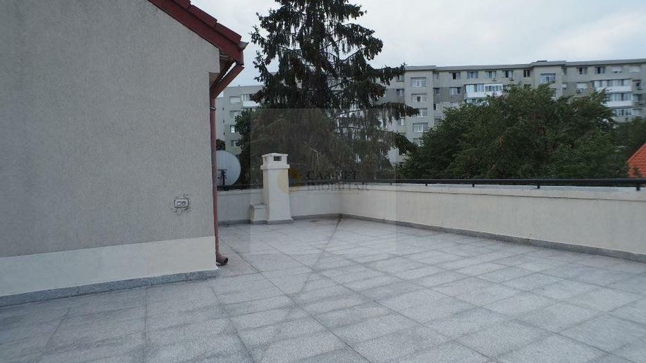 Vilă Generoasă de Vânzare – Piața Domenii, Locație Excelentă - Poză 8