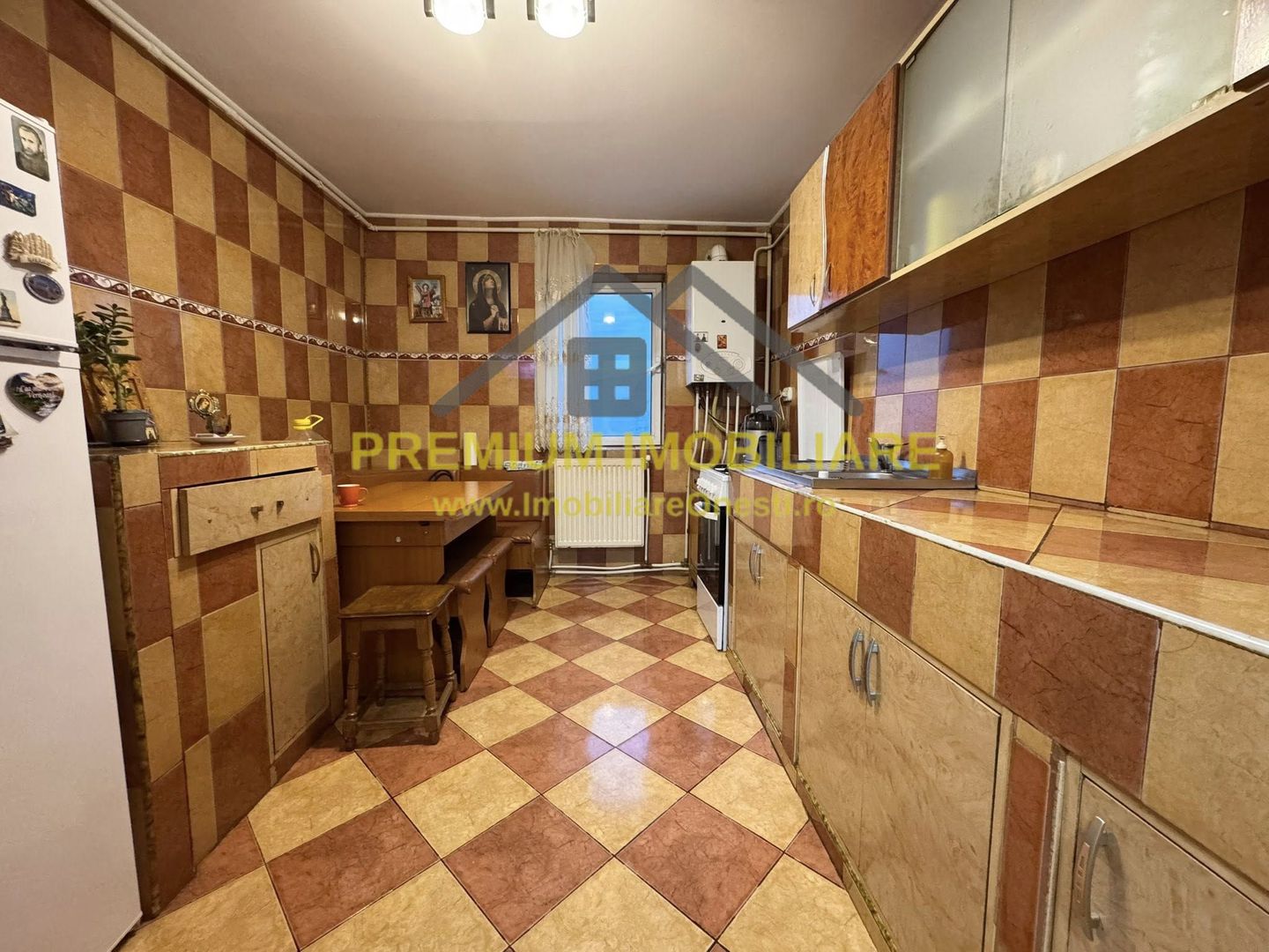 Apartament 4 Camere de vânzare în Onești - Poză 4