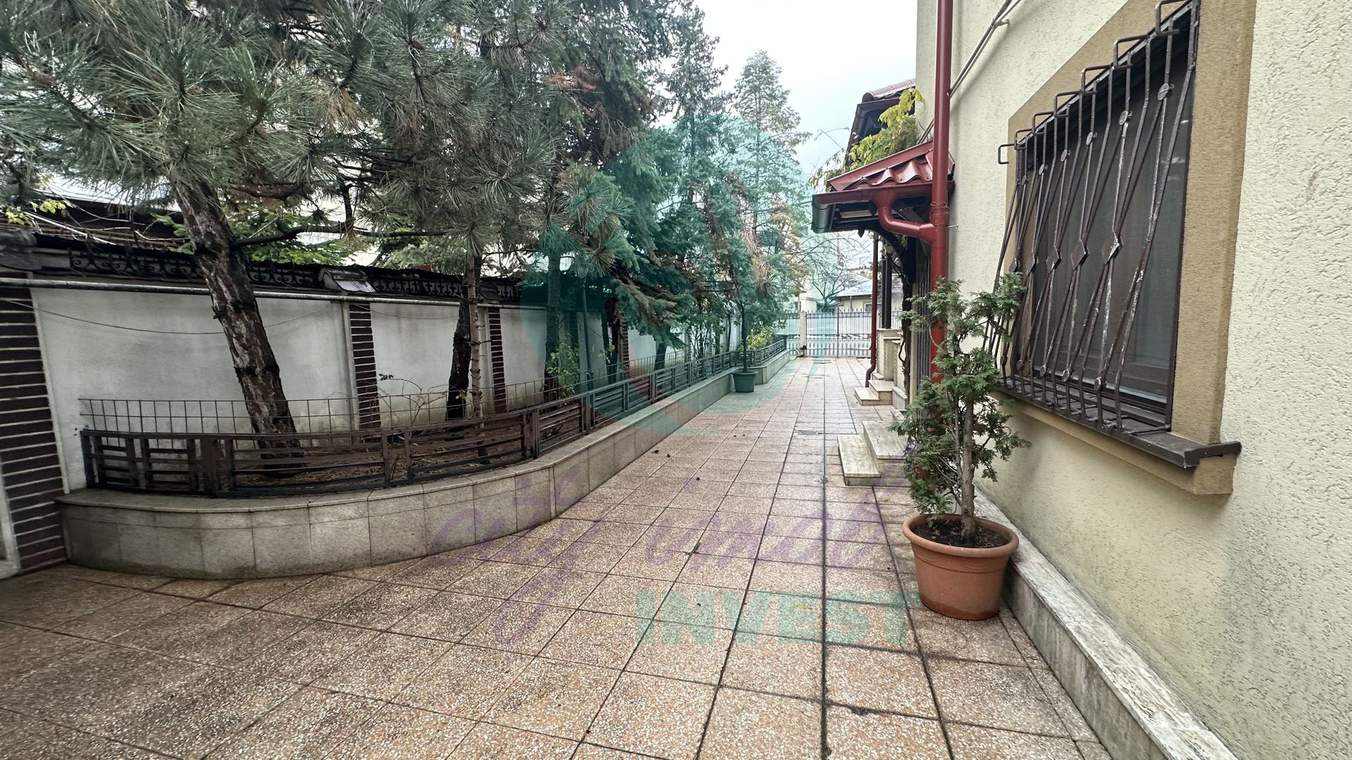 Casa formata din 2 corpuri cu TEREN 433 MP - Poză 6