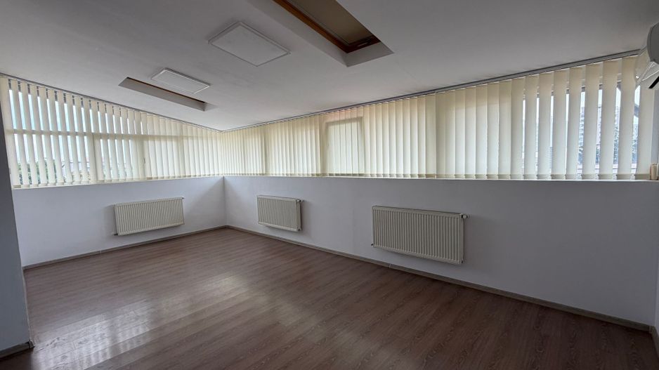 Clădire Multifuncțională 800 mp | Renovată 2024 | Ideală pentru Clinică, Birouri - Poză 16