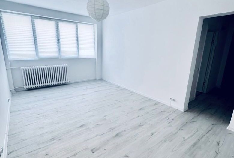 Vanzarea apartament 3 camere Titan-P-ta Minis, posibilitate spatiu comercial - Poză 1