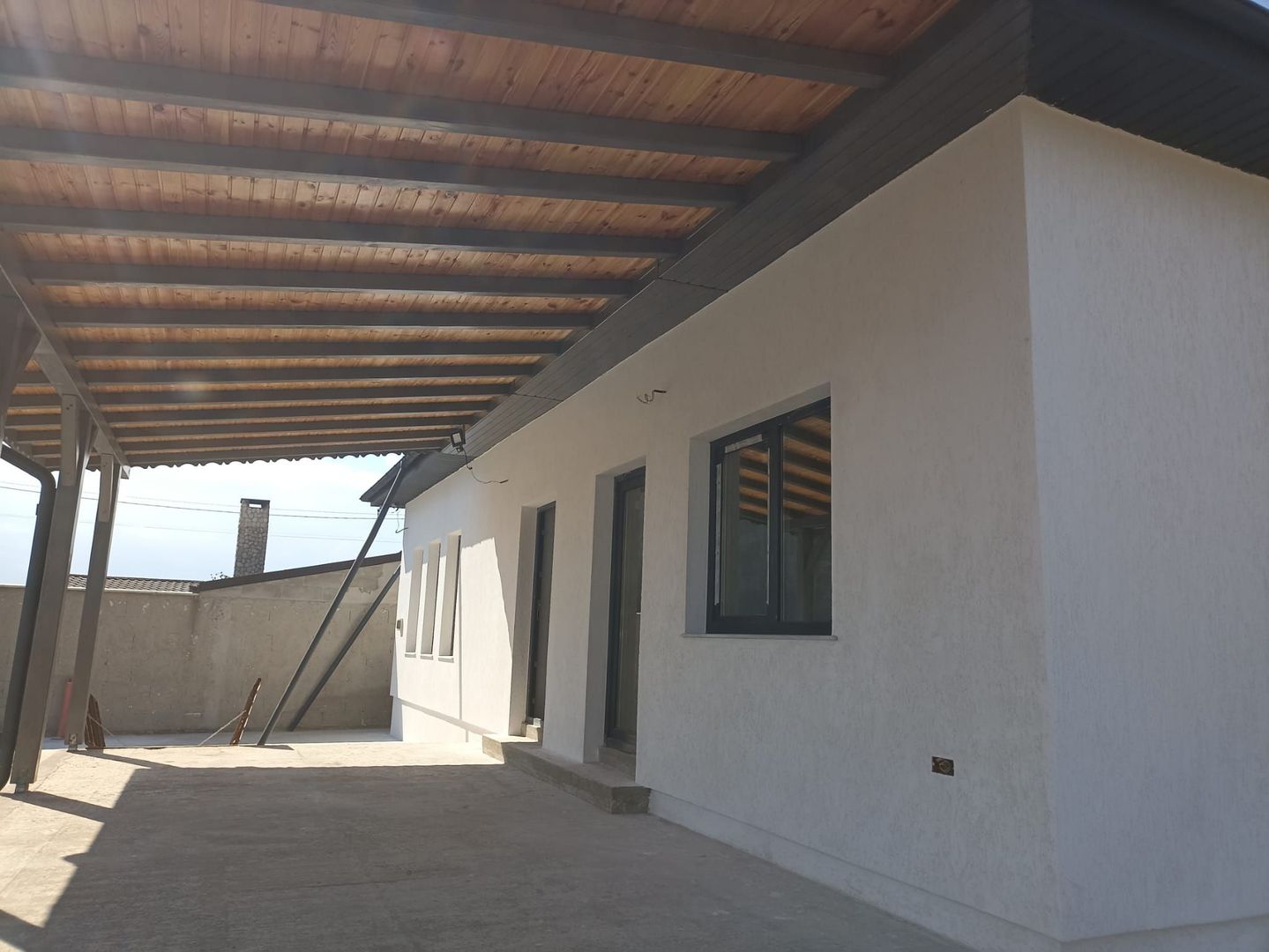 CASĂ NOUĂ – CUMPĂNA | 610 MP TEREN | UTILITĂȚI | STRADĂ ASFALTATĂ - Poză 4