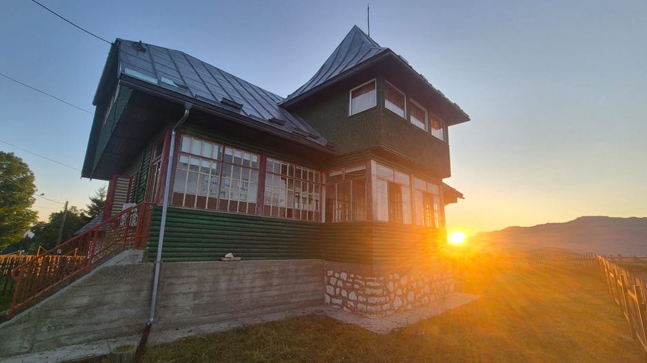 Exclusivitate- Casă rustică de închiriat în Fundata – Priveliște spectaculoasă - Poză 27