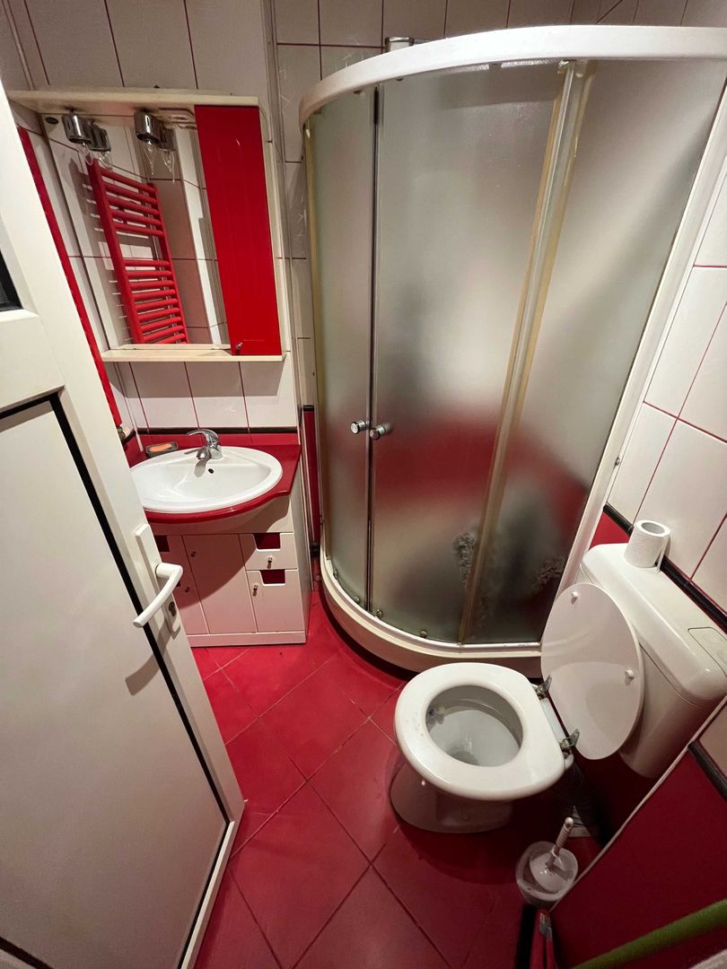 apartament decomandat cu 4 camere - Poză 3