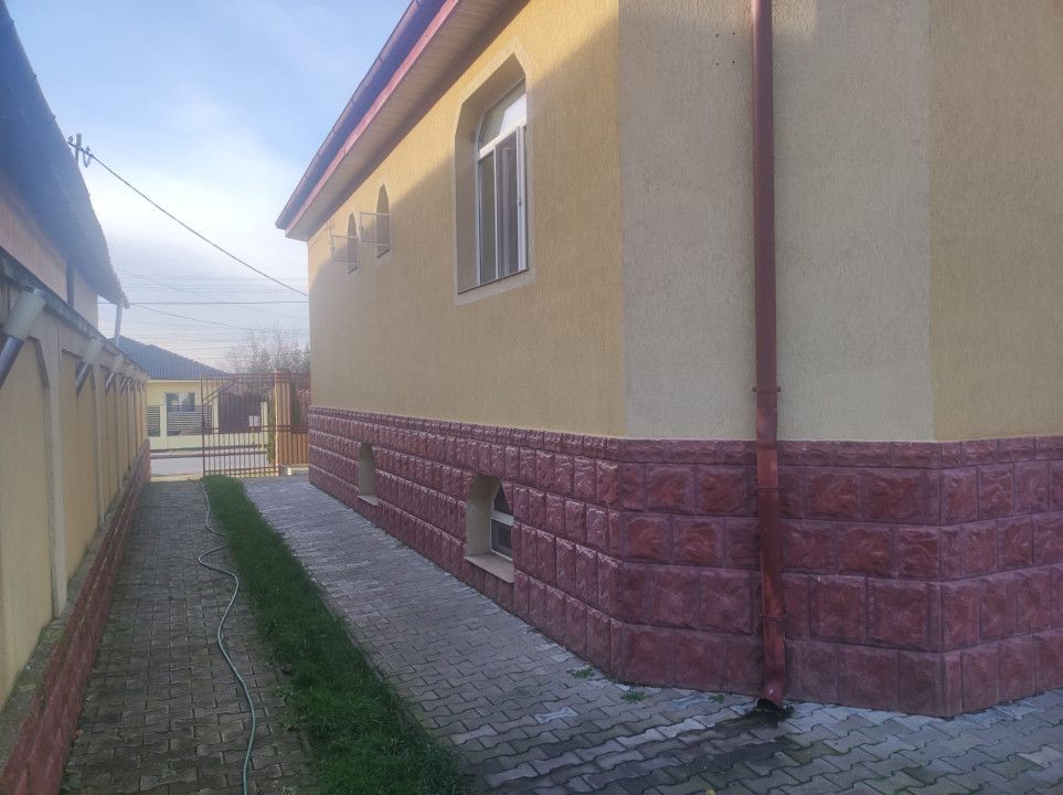 Casa tip duplex cu mult spatiu interior, 8 camere, zona Gai - Poză 7