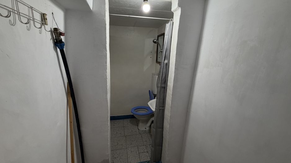 Casa cu 2 corpuri, acces auto, curte – Republica / Industriilor - Poză 9