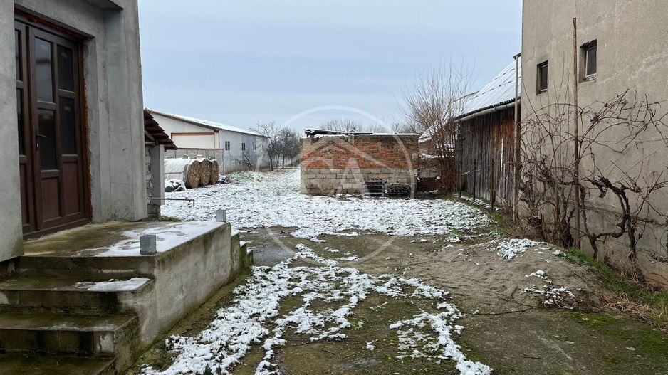 Casa de vanzare D+P+E+M cu 5 camere în Livada De Bihor - Poză 12