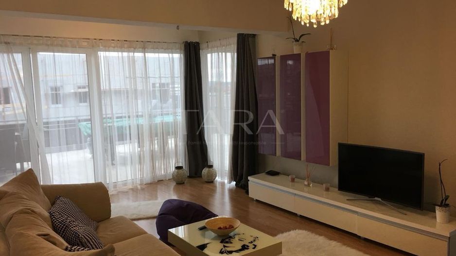 Apartament cu 4 camere, terasă de 97 mp, parcare inclusă. - Poză 1