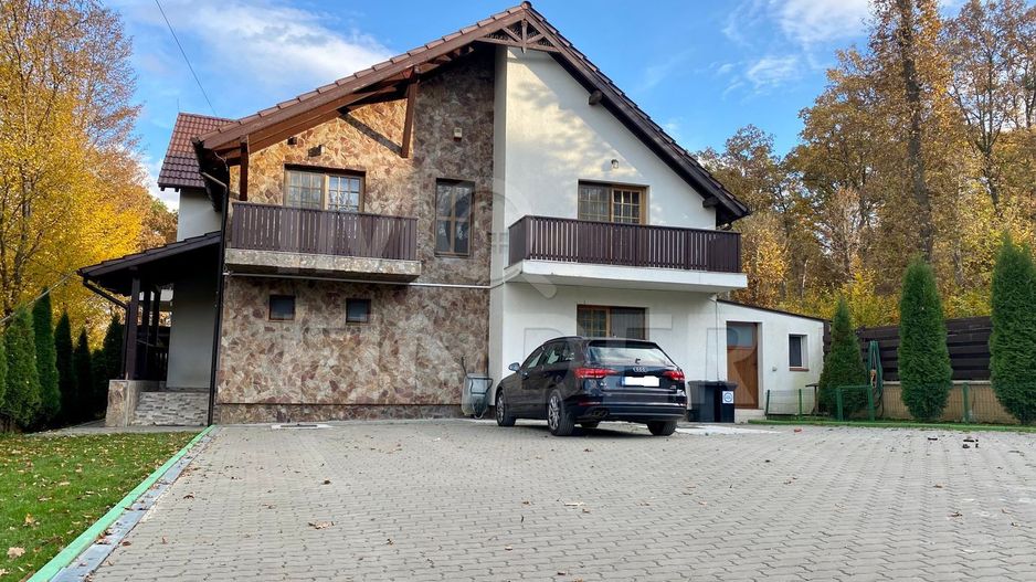 Vila individuala/Pensiune, teren 1022 mp, piscina, pompa de caldura - Poză 1