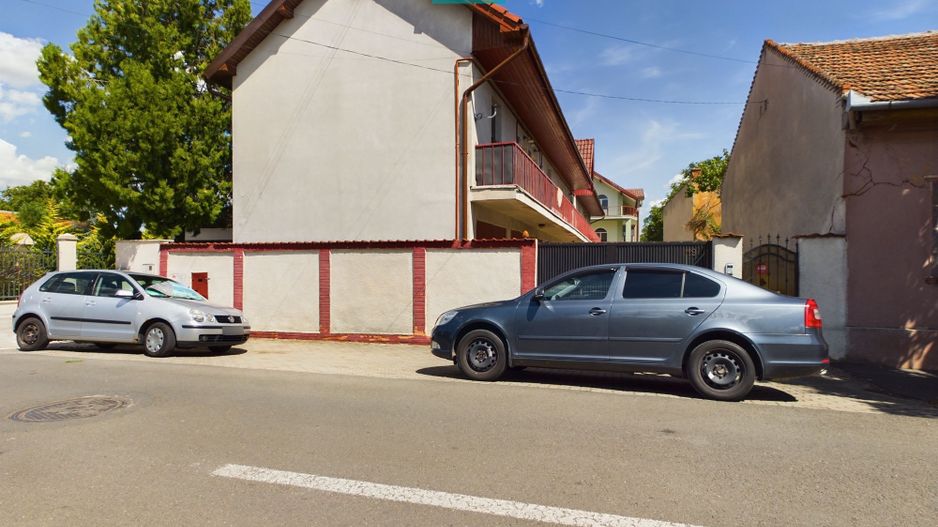 Vilă cu 3 apartamente în zona Parneava - Poză 25