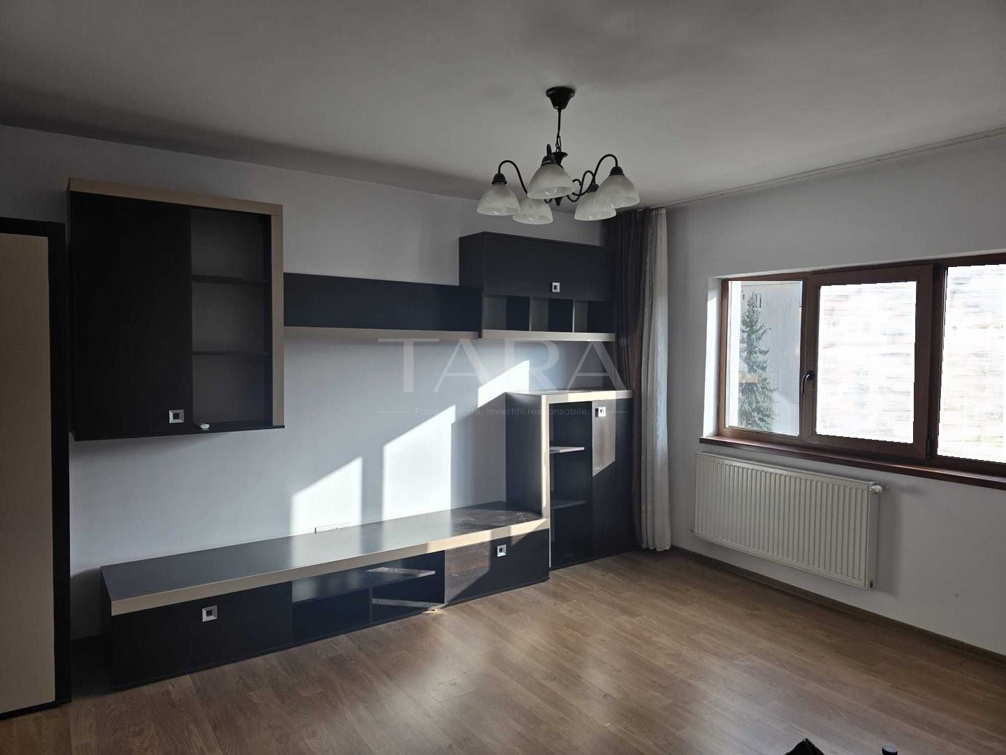 Apartament zona Plopilor Noi, decomandat, etaj intermediar. - Poză 1