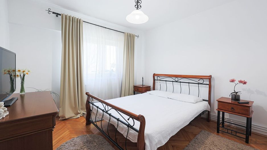 VÂNDUT! Apartament, 3 camere, Etajul 2 în Micalaca, Zona Orizont. - Poză 3