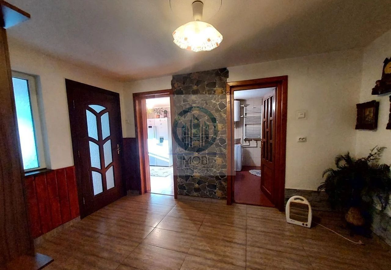 Vila Impresionanta în Deva–Construcție Solida 3 garaje inclus elevator - Poză 4