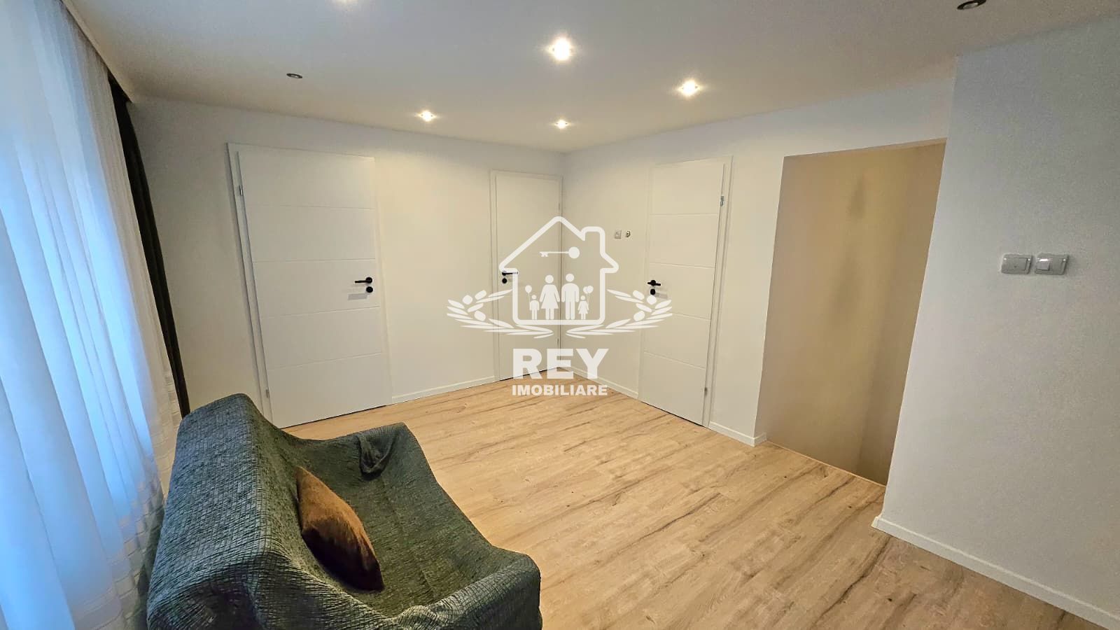 Casă Individuală Spațioasă | Grădină 300 mp cu Livadă și Seră | Garaj & Anexe - Poză 6