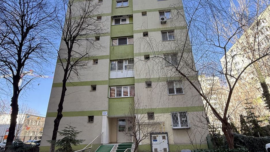 Ap 4 camere 67 mp Mega mall-bloc izolat termic-terasă refăcută! - Poză 1