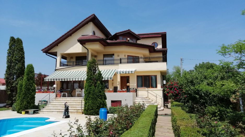 Vilă cu 8 camere de vânzare, piscina, livada, iesire la Balta Pasarea - Poză 1