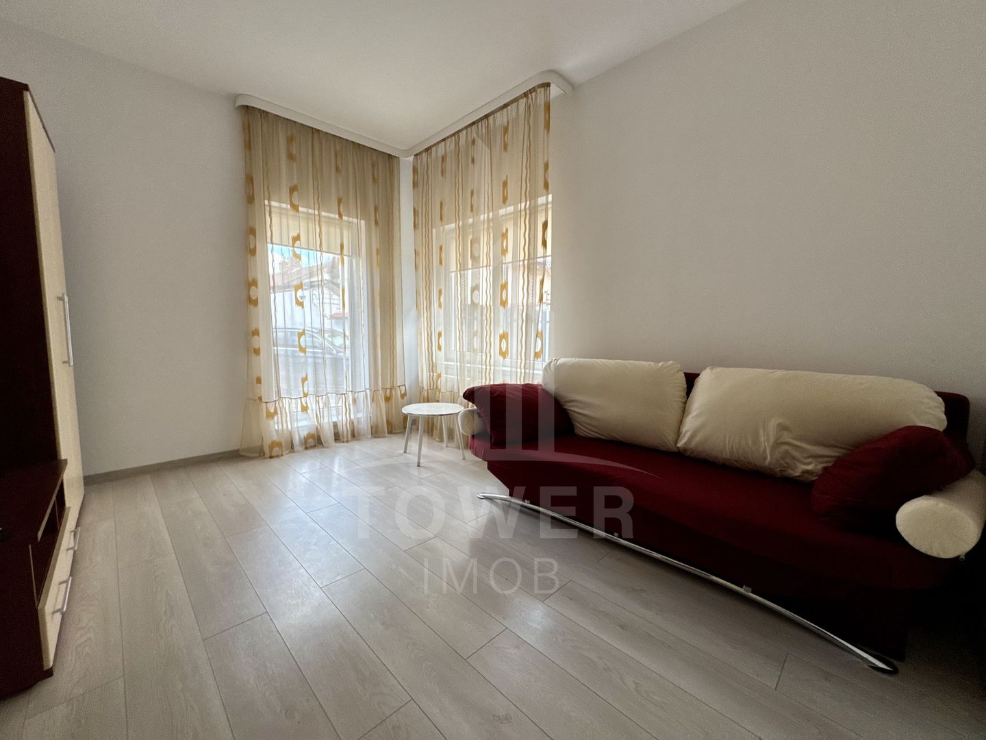 De inchiriat Apartament modern 3 camere cu curte privată şi parcare - Poză 11